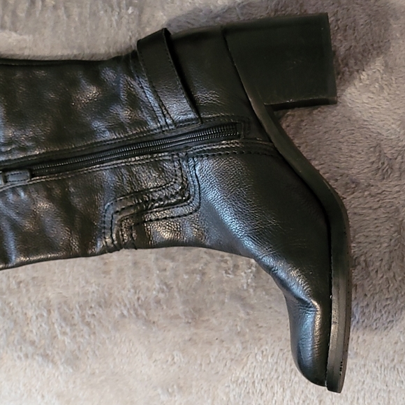 Franco Sarto black leather knee-high riding boots with buckles, size 6.5. - Picture 5 of 7